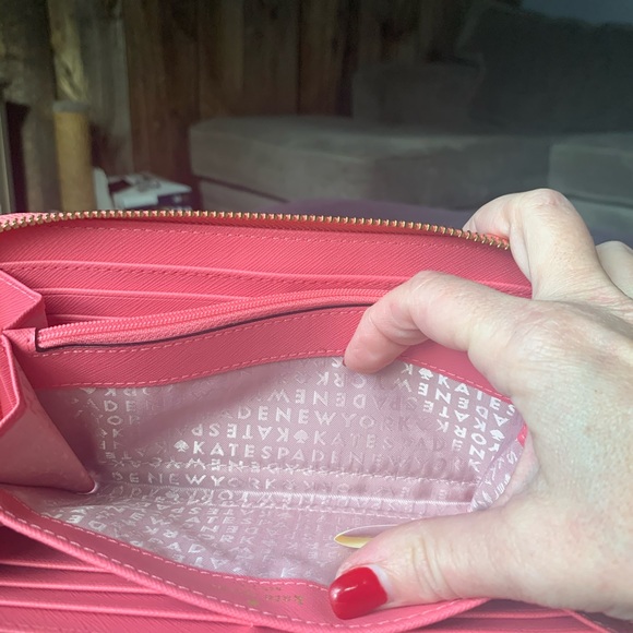 Kate Spade Laurel Way Neda zippered wallet. - Picture 7 of 8